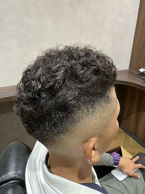 スキンフェードアイロンパーマ